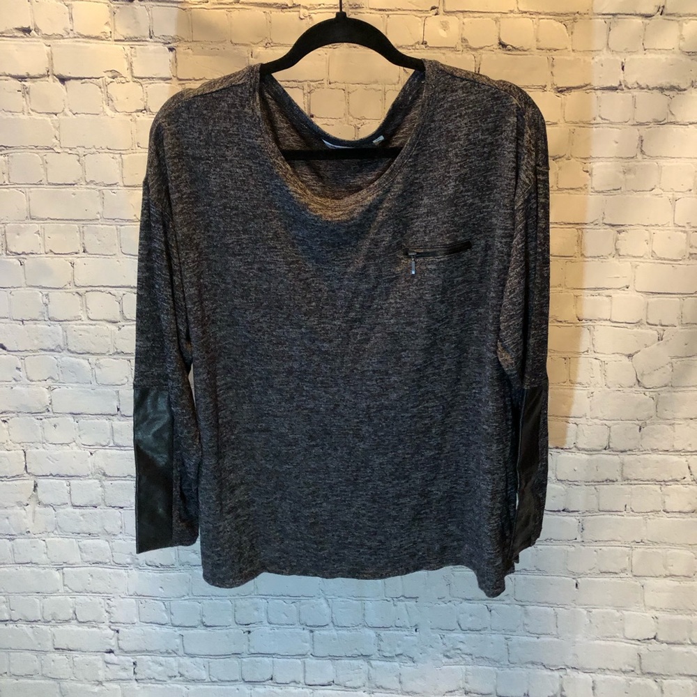 2 for 1!!!😱Leather trimmed long sleeve tee